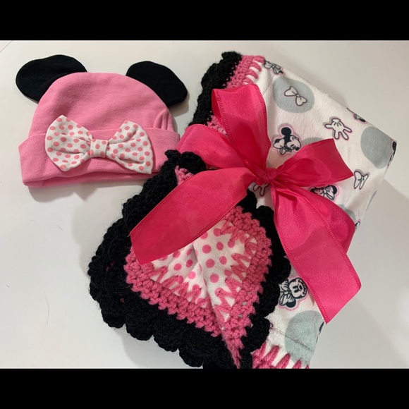 Minnie Mouse Double-sided Minky Crochet Baby Blanket Gift Set - Picture 7 of 7